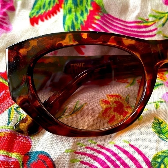 Brand New Frye Tortoise Shell Cateye Sunglasses 100% UV Lens Protection main image 8